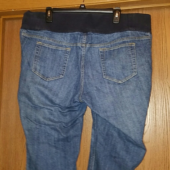 Liz Lange maternity capri jeans - Picture 4 of 6